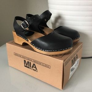 MIA Sofia wood clogs